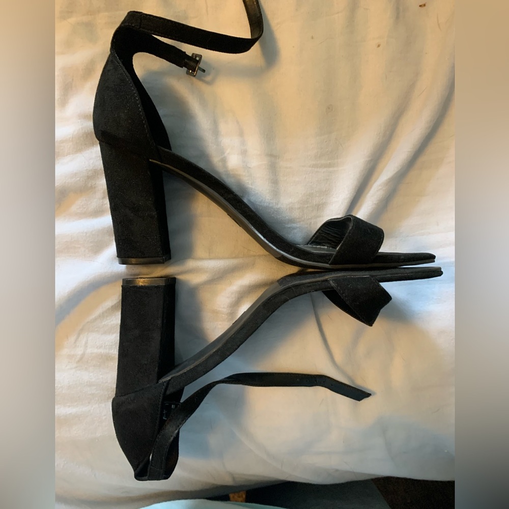 black high heels - Picture 3 of 5